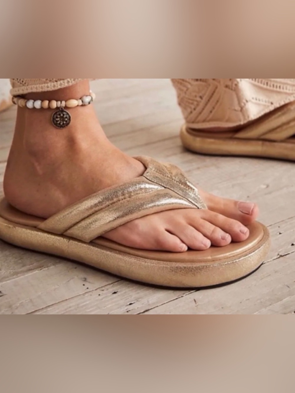 Worn once. Free People Wonderland Gold Leather Platform Flip Flops. Sz 7-7.5